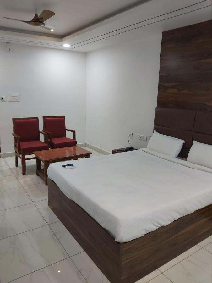 Hotel Sahasra Dla Warangal Extérieur photo