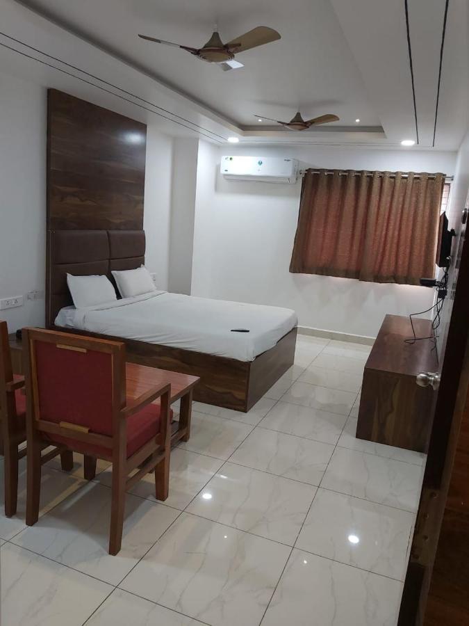 Hotel Sahasra Dla Warangal Extérieur photo