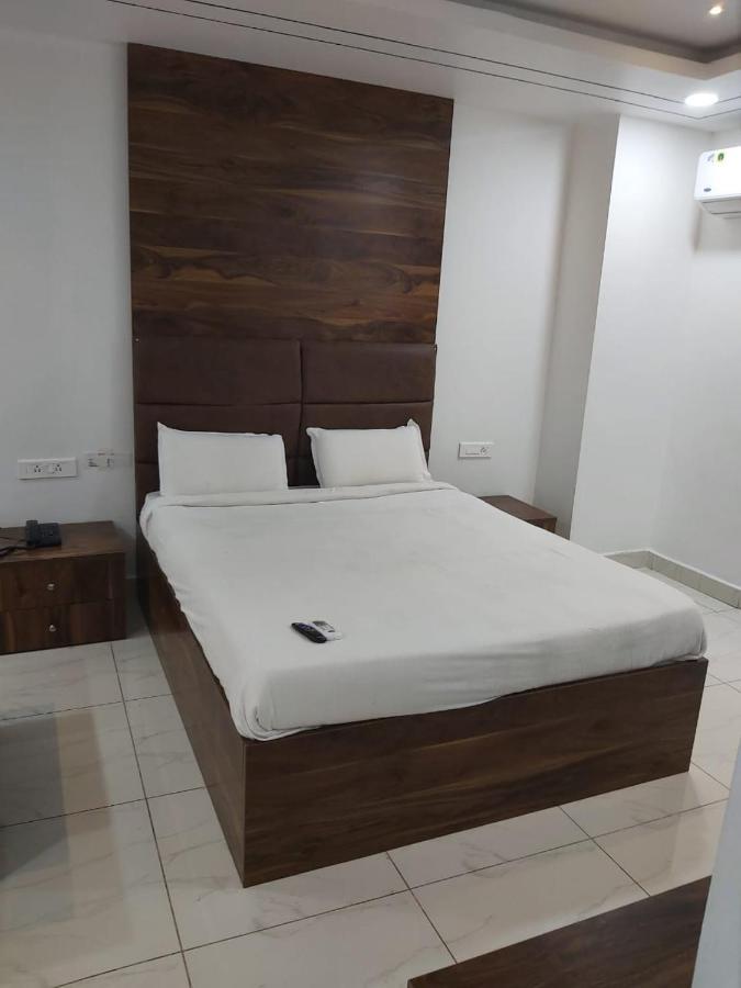 Hotel Sahasra Dla Warangal Extérieur photo