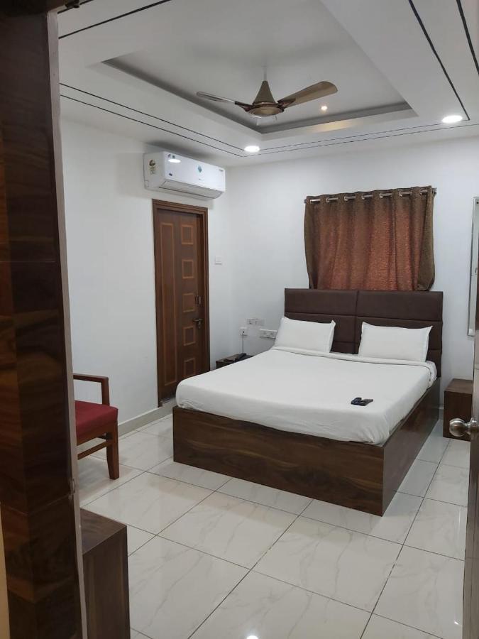 Hotel Sahasra Dla Warangal Extérieur photo