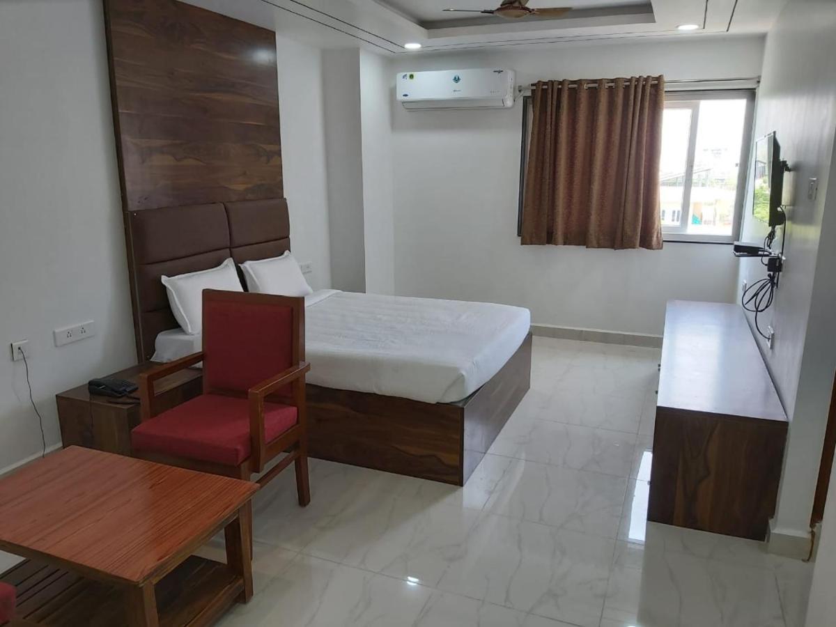 Hotel Sahasra Dla Warangal Extérieur photo